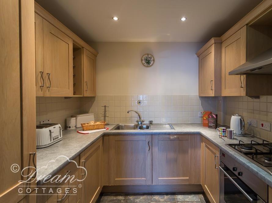 Bridge Apartment Уэймут Экстерьер фото